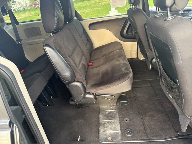Used 2018 Dodge Grand Caravan SE FWD image 12