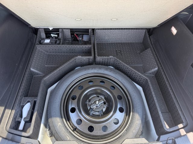 Certified 2023 Ford Edge ST-Line w/ Class II Trailer Tow Package AWD/4WD image 17