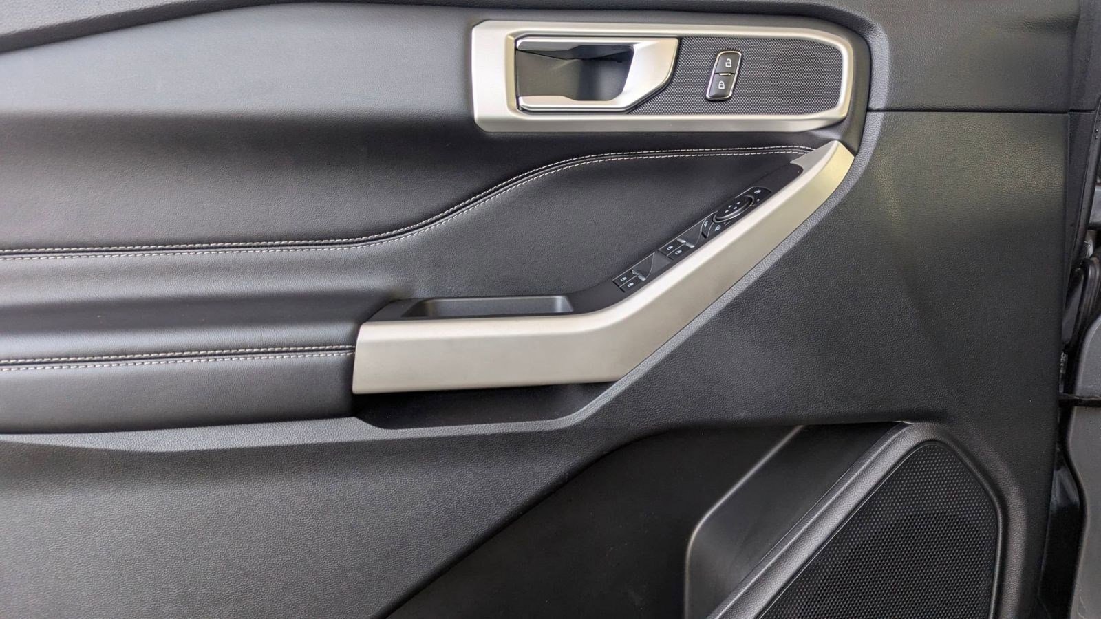 Certified 2022 Ford Explorer XLT w/ Equipment Group 202A image 12