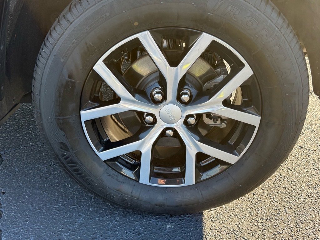 Used 2024 Jeep Grand Cherokee Limited image 14