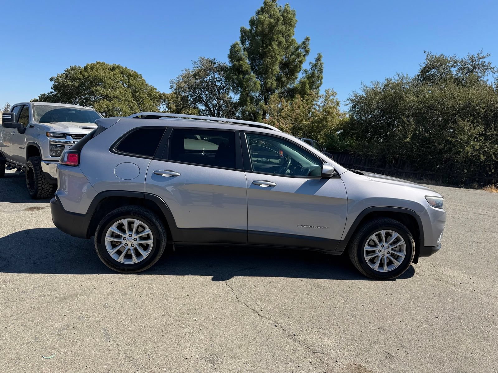 Used 2020 Jeep Cherokee Latitude AWD/4WD image 6