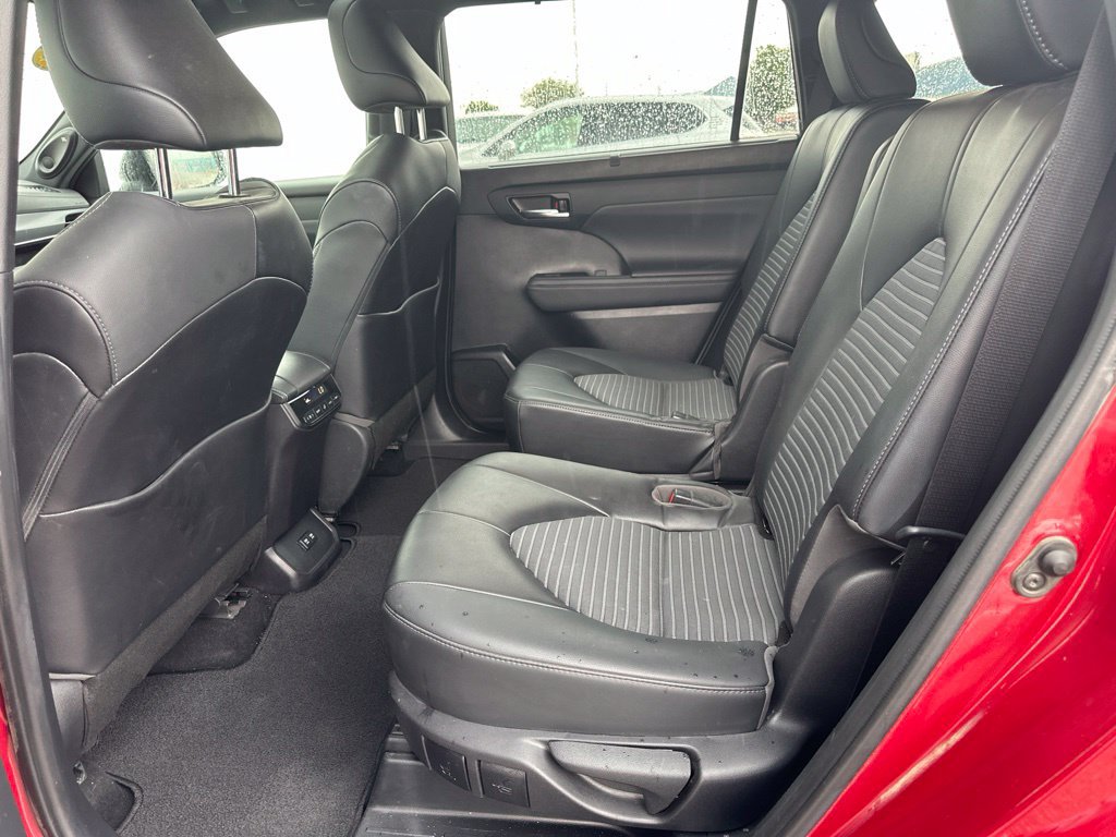 Used 2021 Toyota Highlander XSE AWD/4WD image 18