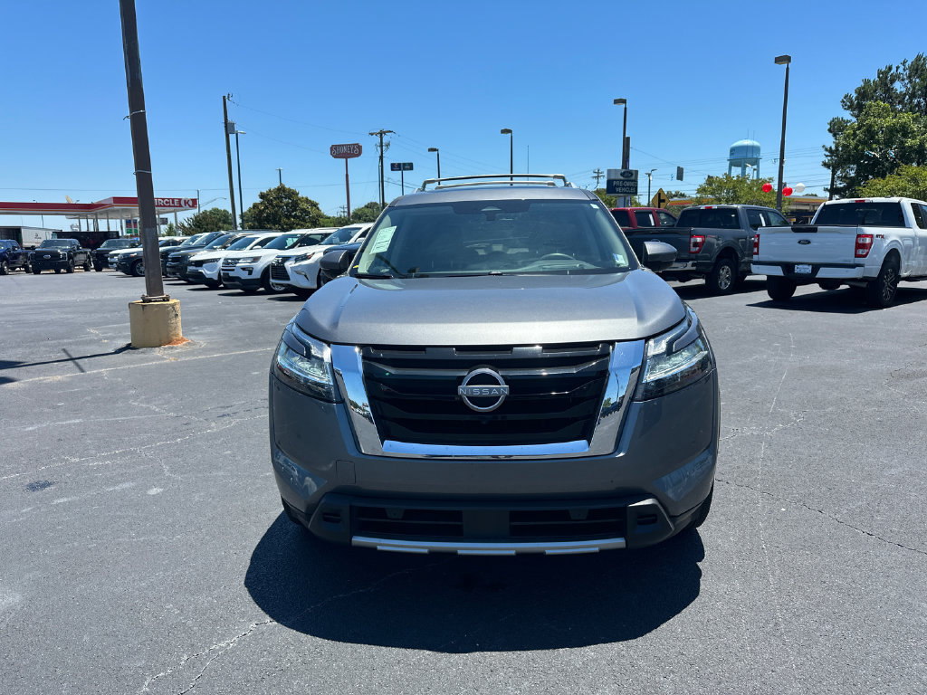 Used 2024 Nissan Pathfinder Platinum FWD image 2