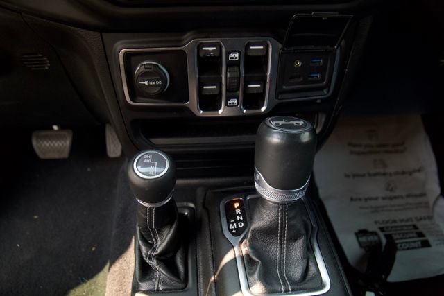 Used 2019 Jeep Wrangler Unlimited Sahara w/ Dual Top Group AWD/4WD image 21