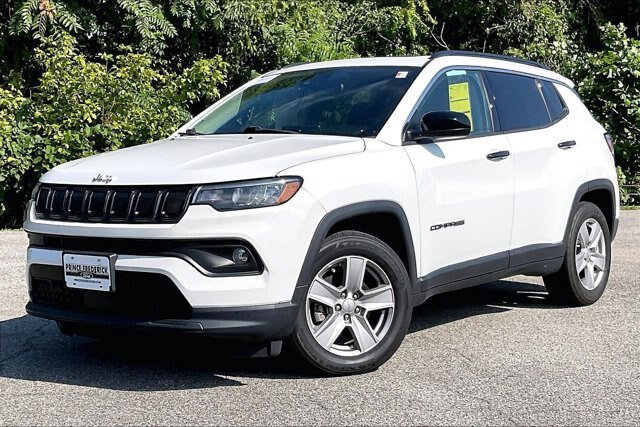 Used 2022 Jeep Compass Latitude w/ Sun and Sound Group FWD image 3