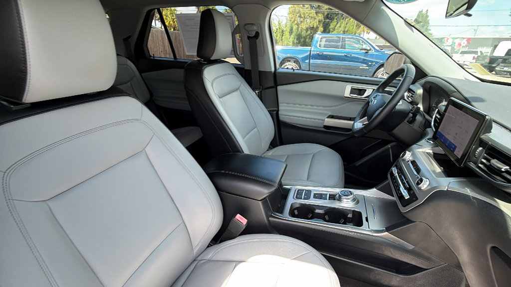 Certified 2021 Ford Explorer XLT w/ Equipment Group 202A RWD image 29
