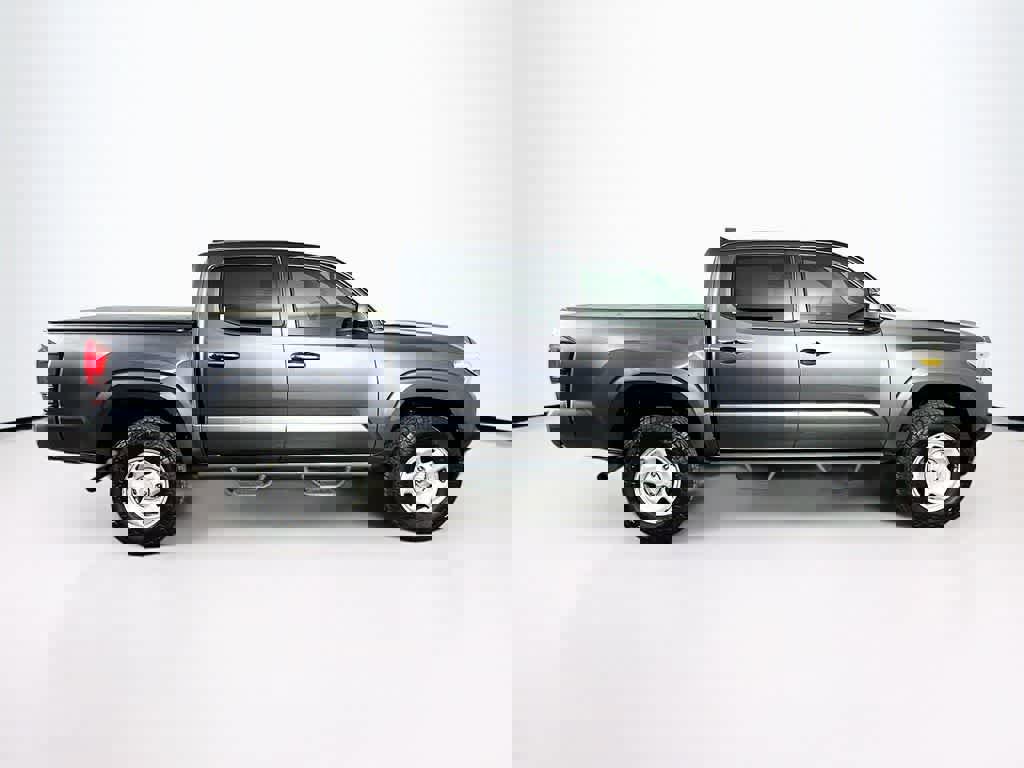 Used 2018 Toyota Tacoma SR w/ SR Convenience Package image 6