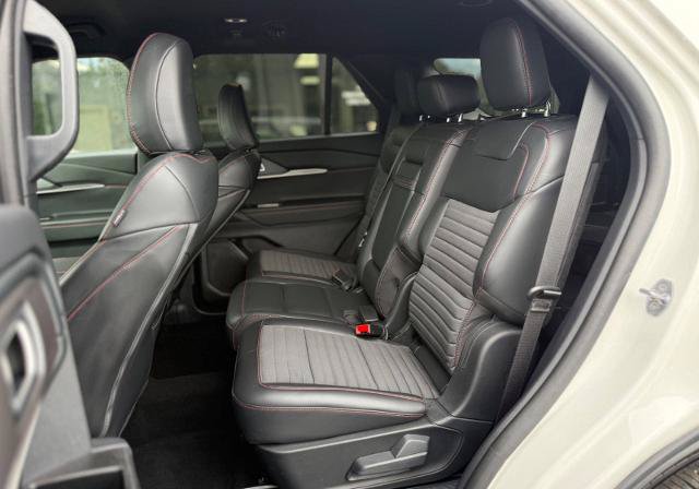 Certified 2025 Ford Explorer ST-Line w/ ST-Line Street Pack AWD/4WD image 17