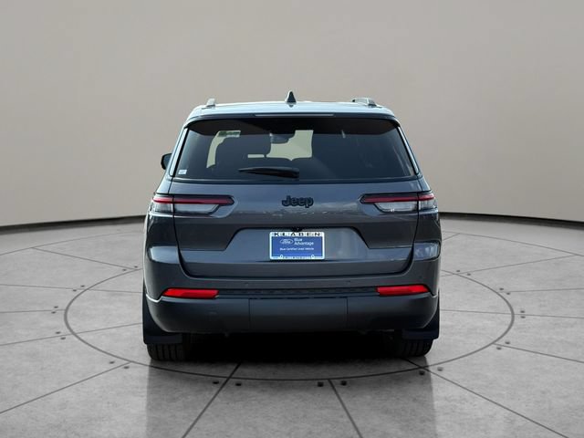 Used 2022 Jeep Grand Cherokee L Limited w/ Black Appearance Package AWD/4WD image 11