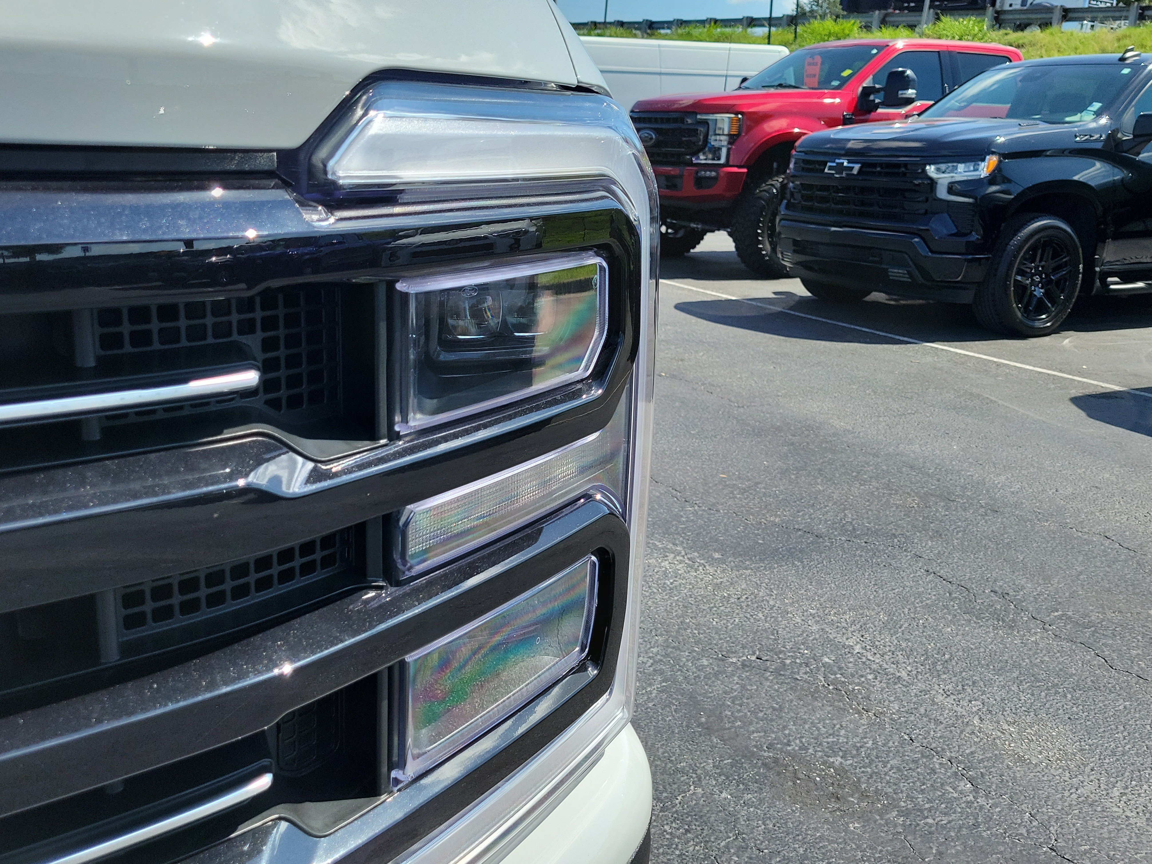 Certified 2026 Ford F350 Platinum w/ Tremor Off-Road Package AWD/4WD image 3