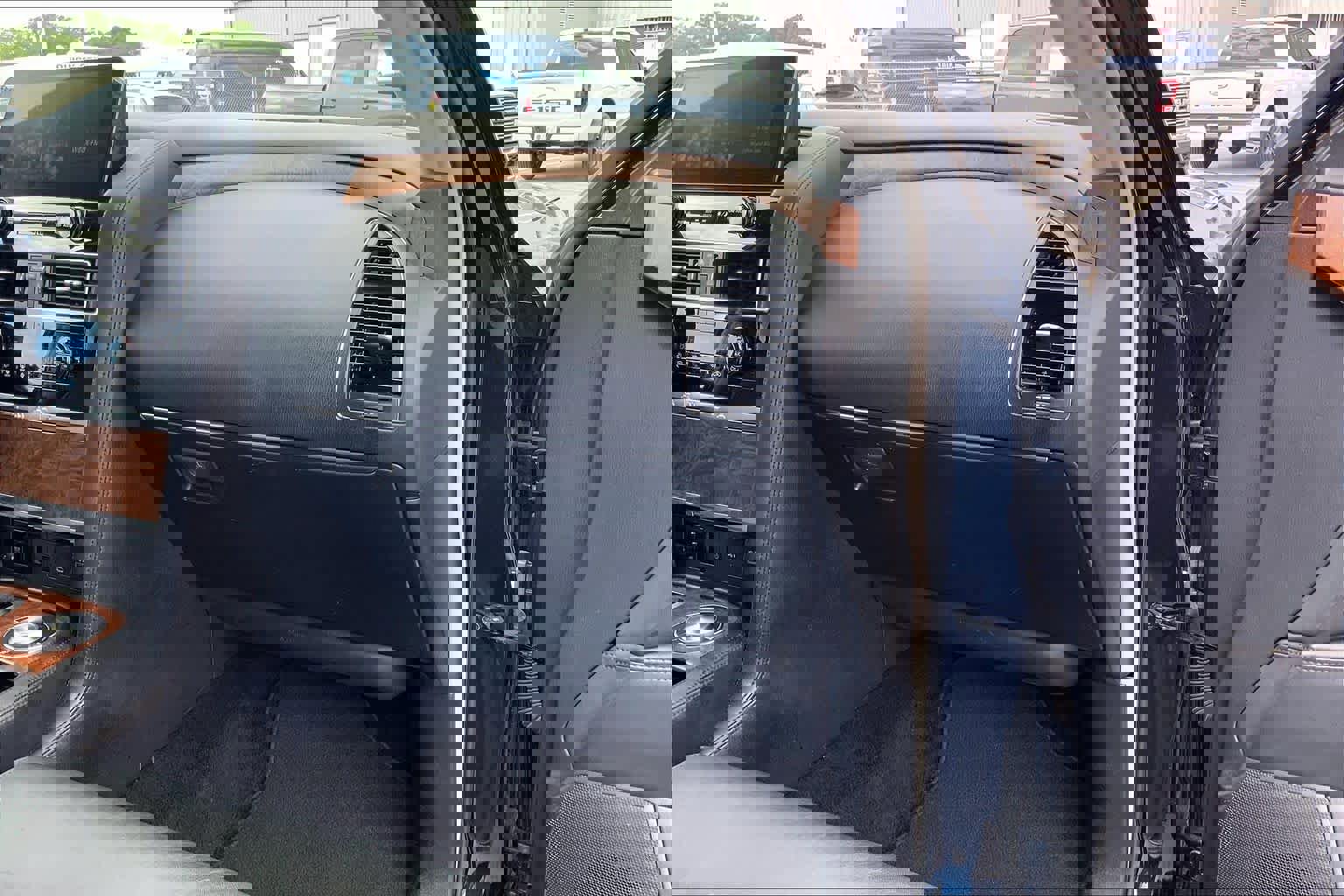 Used 2023 Nissan Armada SL w/ Captain's Chairs Package image 18