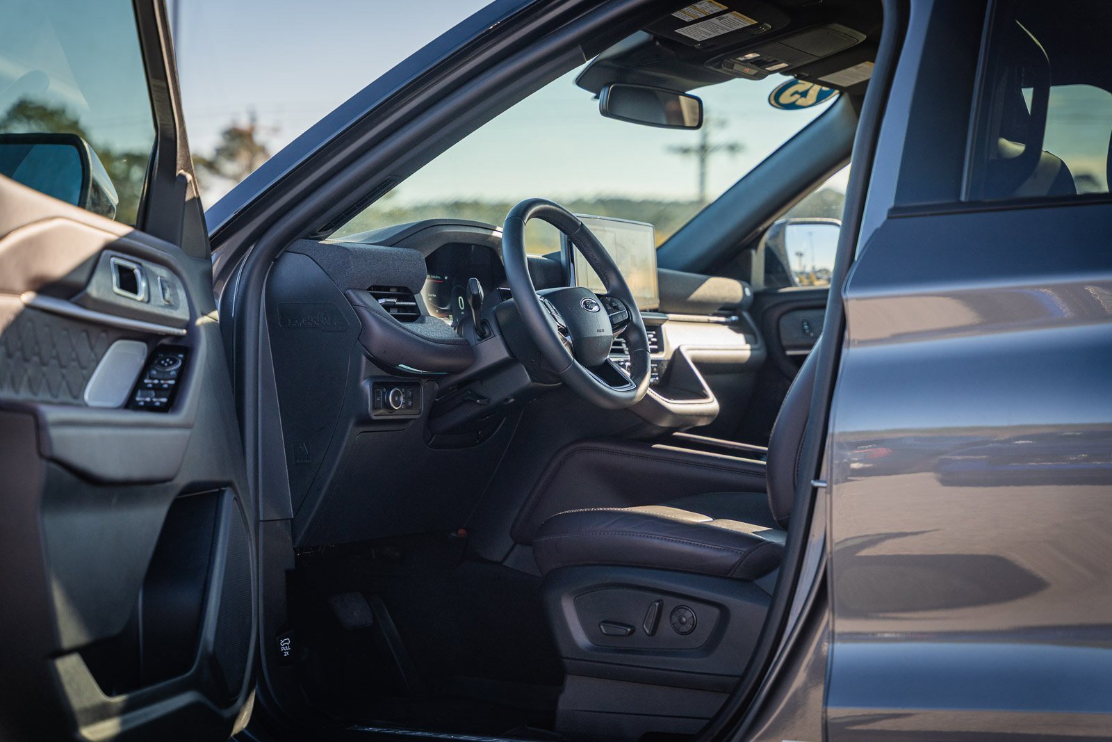 Certified 2025 Ford Explorer Platinum w/ Ultimate Package image 21