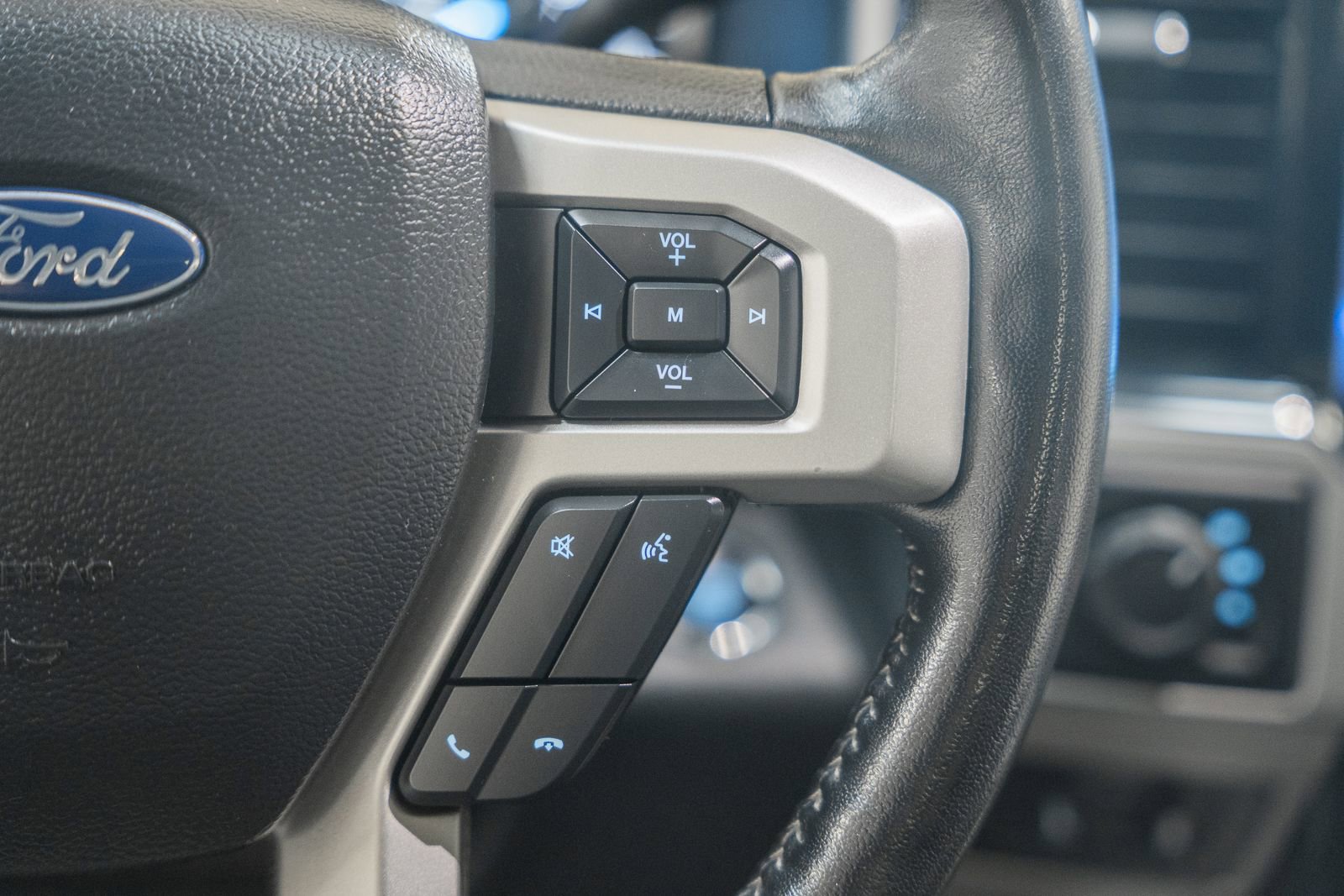 Certified 2022 Ford F250 Lariat w/ Black Appearance Pkg image 38