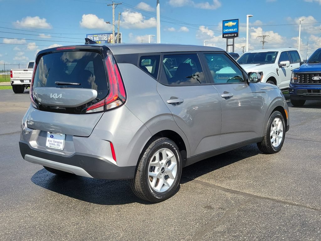 Used 2025 Kia Soul LX w/ LX Technology Package FWD image 4