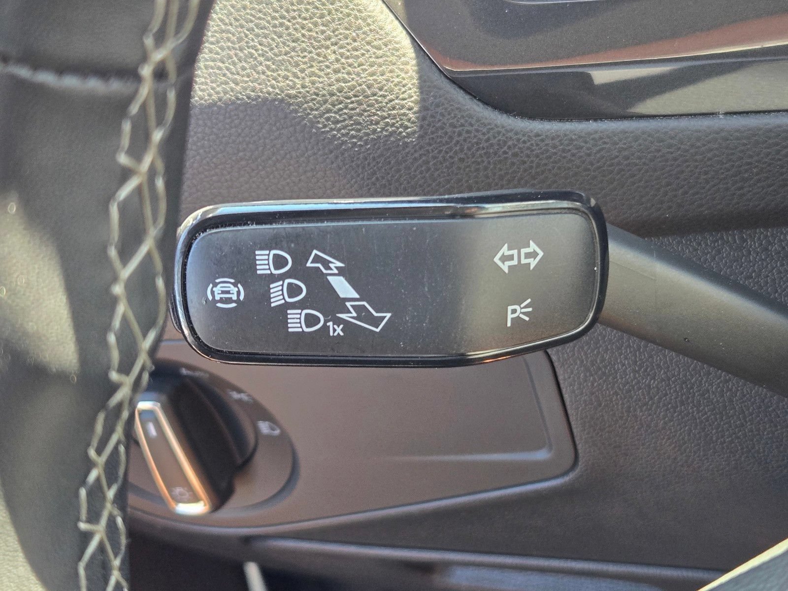 Used 2024 Volkswagen Tiguan SE AWD/4WD image 28