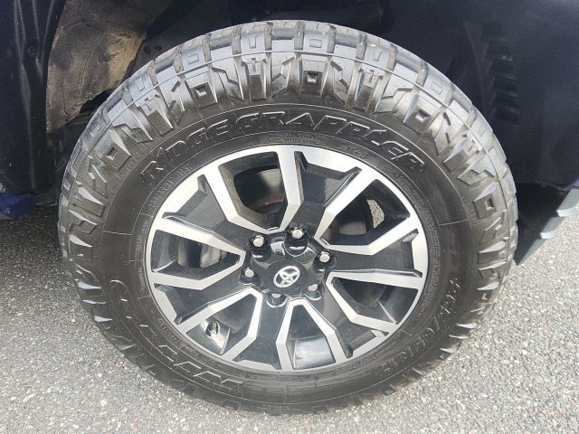 Used 2022 Toyota Tacoma TRD Sport AWD/4WD image 39