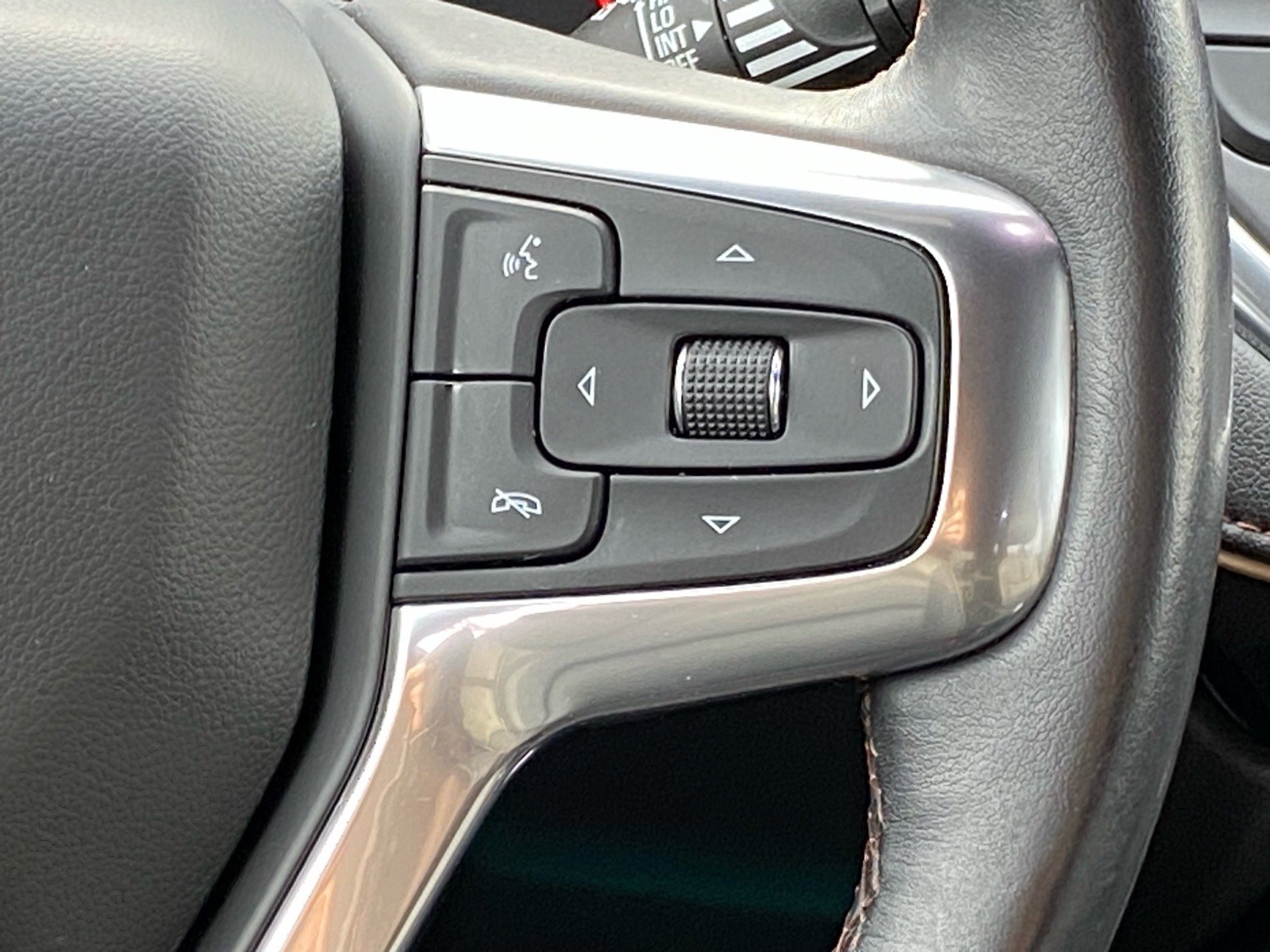 Used 2020 Chevrolet Blazer Premier w/ LPO, Sport Package image 9