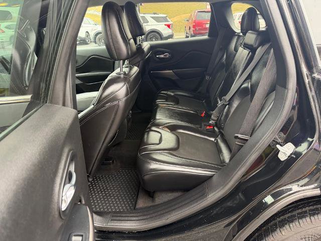 Used 2019 Jeep Cherokee Latitude Plus w/ Cold Weather Group image 12