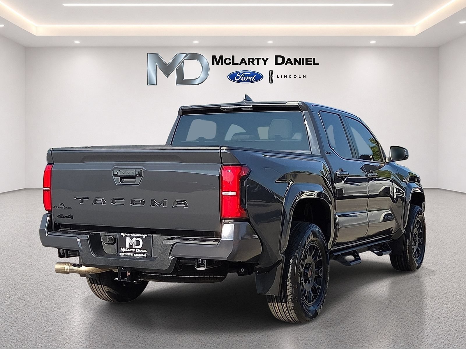 Used 2024 Toyota Tacoma SR5 AWD/4WD image 5