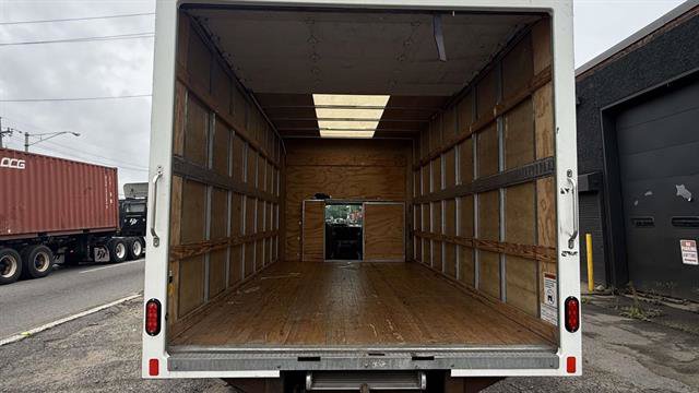 Certified 2024 Ford E-450 and Econoline 450 Super Duty w/ Power Windows & Locks Group RWD image 27
