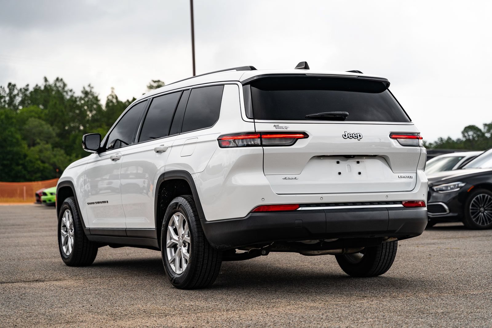 Used 2023 Jeep Grand Cherokee L Limited AWD/4WD image 5