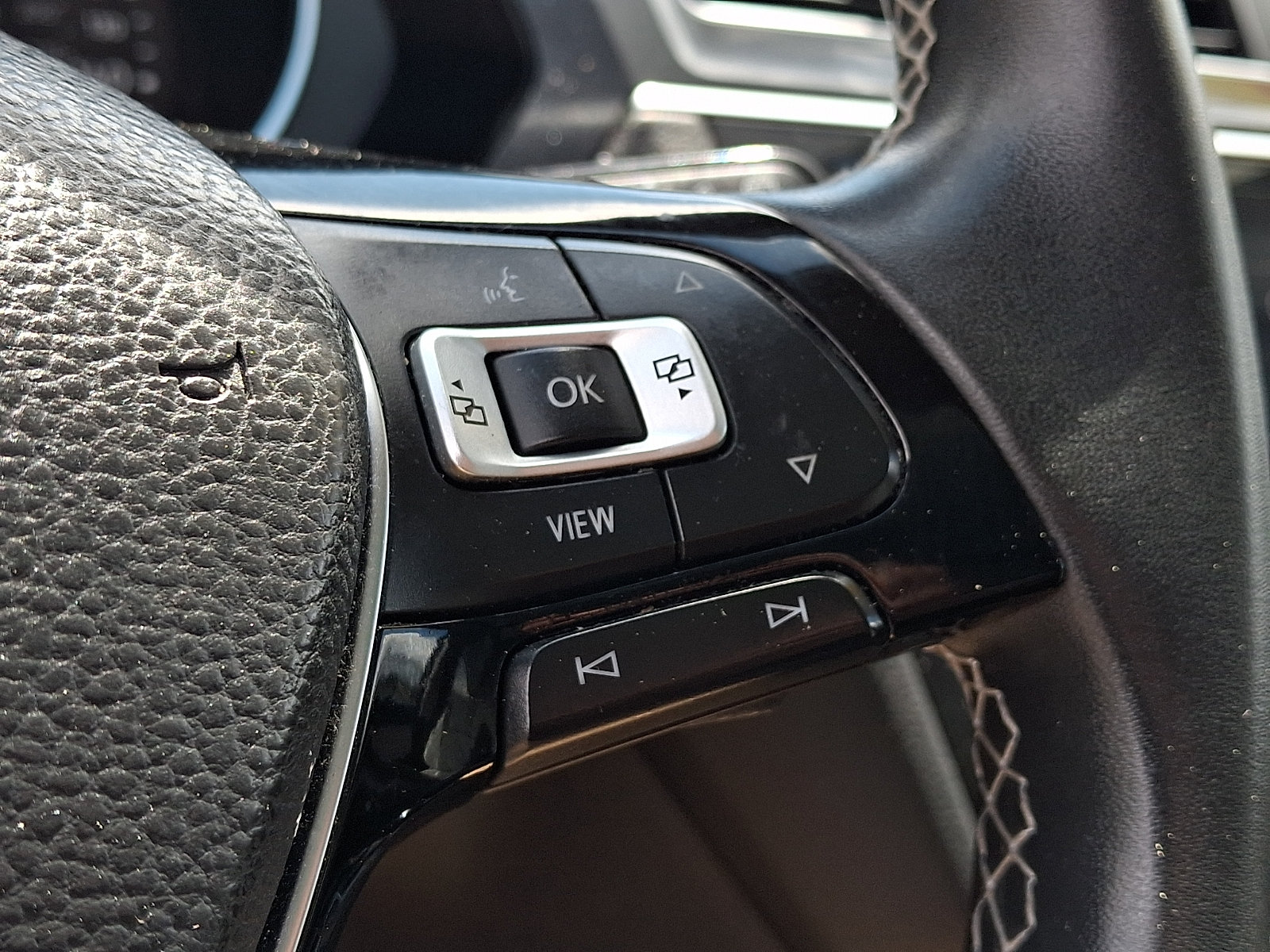 Used 2021 Volkswagen Tiguan SE w/ Panoramic Sunroof Package AWD/4WD image 24