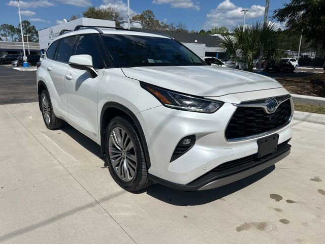 Used 2022 Toyota Highlander Platinum AWD/4WD image 2