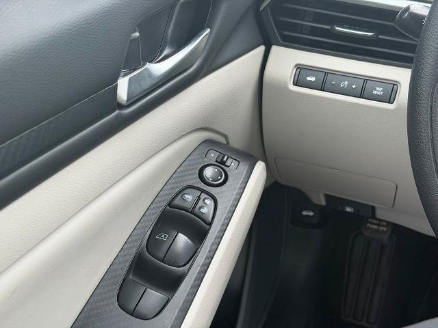 Used 2025 Nissan Altima 2.5 SV FWD image 17