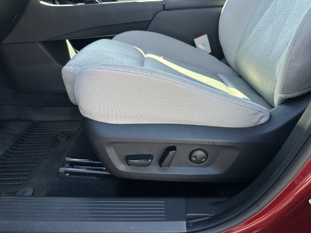 Used 2025 Nissan Rogue SV FWD image 13