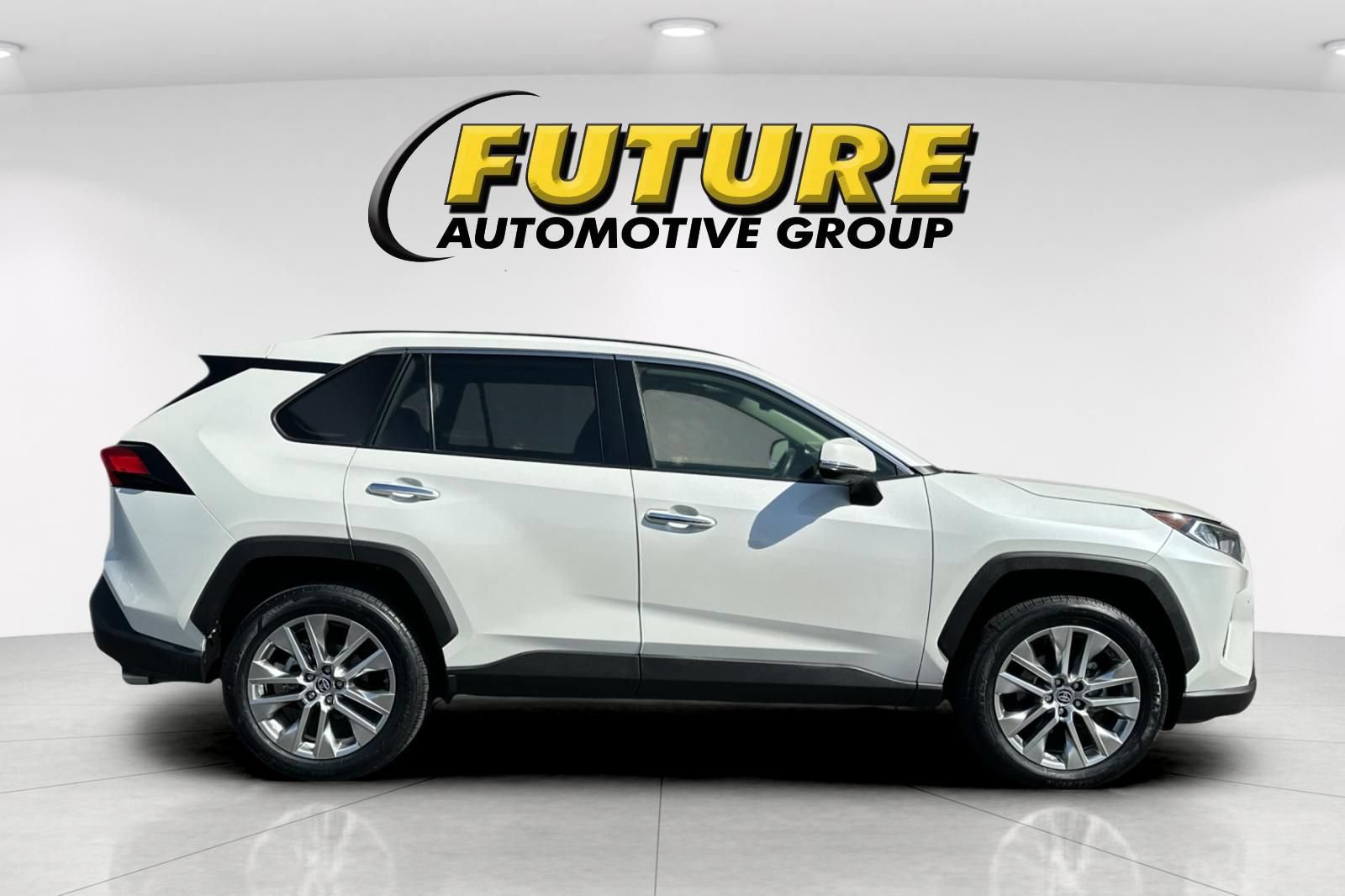 Used 2019 Toyota RAV4 Limited w/ Advanced Technology Package AWD/4WD image 2