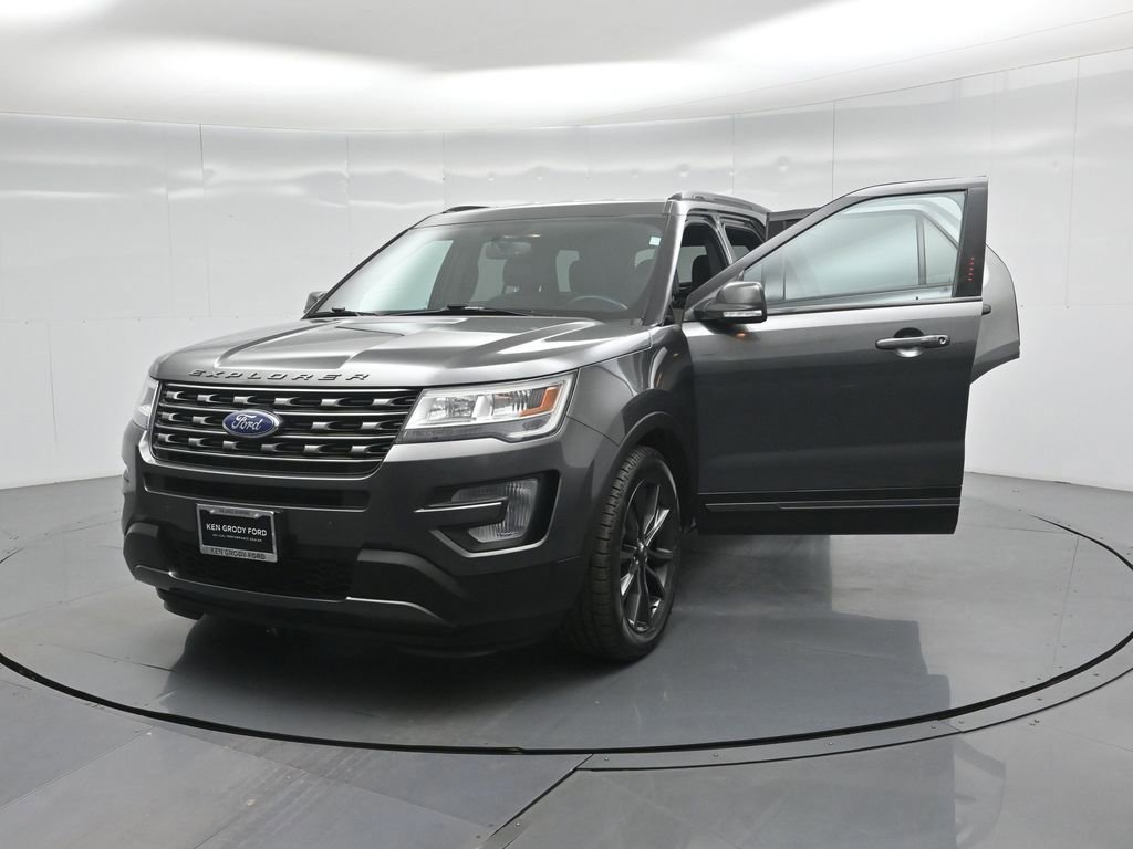 Certified 2017 Ford Explorer XLT w/ Equipment Group 202A image 52
