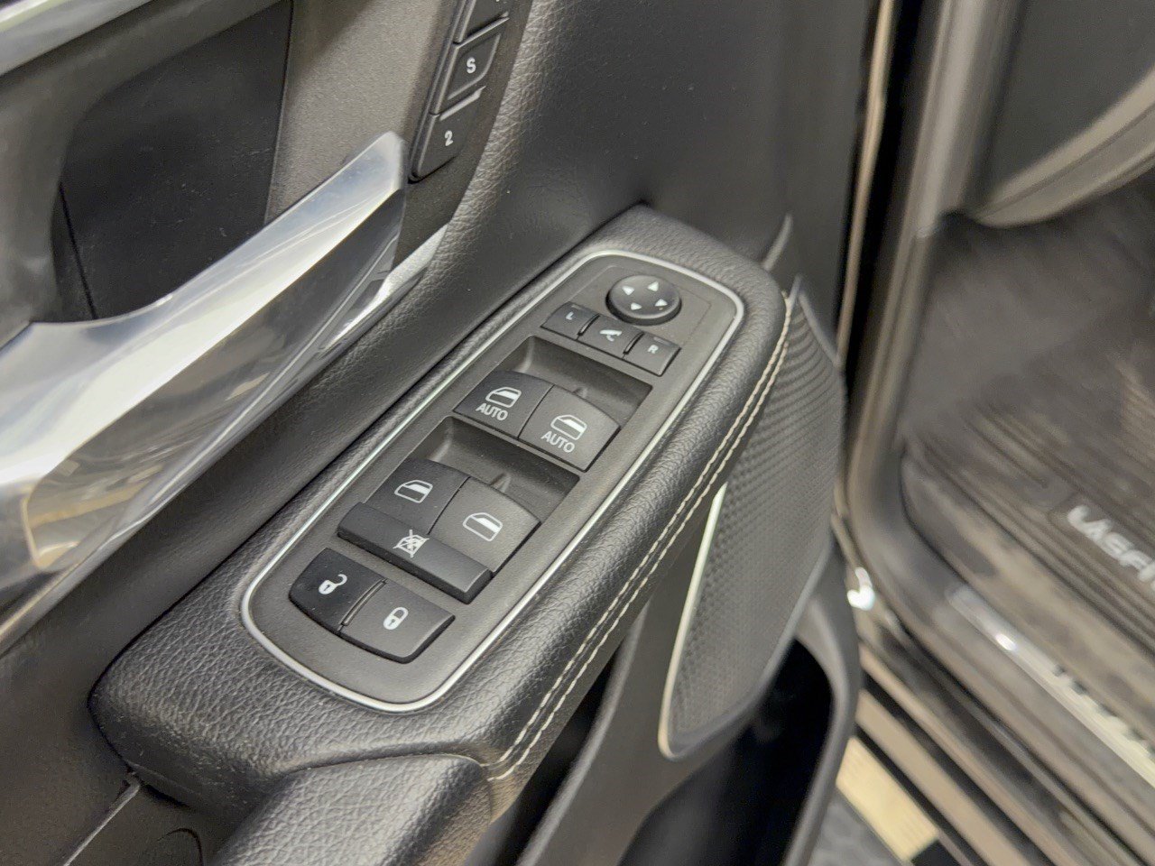 Used 2022 RAM 1500 Laramie RWD image 15