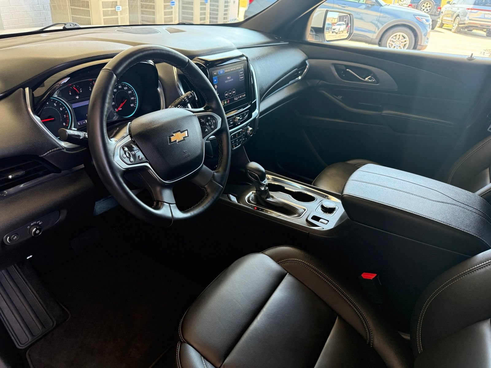 Used 2023 Chevrolet Traverse LT FWD image 11