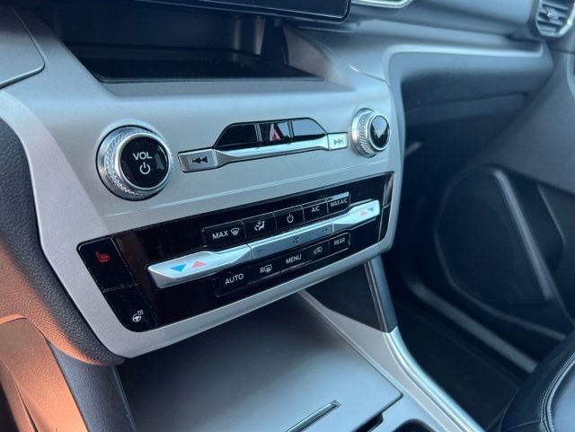 Certified 2021 Ford Explorer XLT w/ Equipment Group 202A AWD/4WD image 13