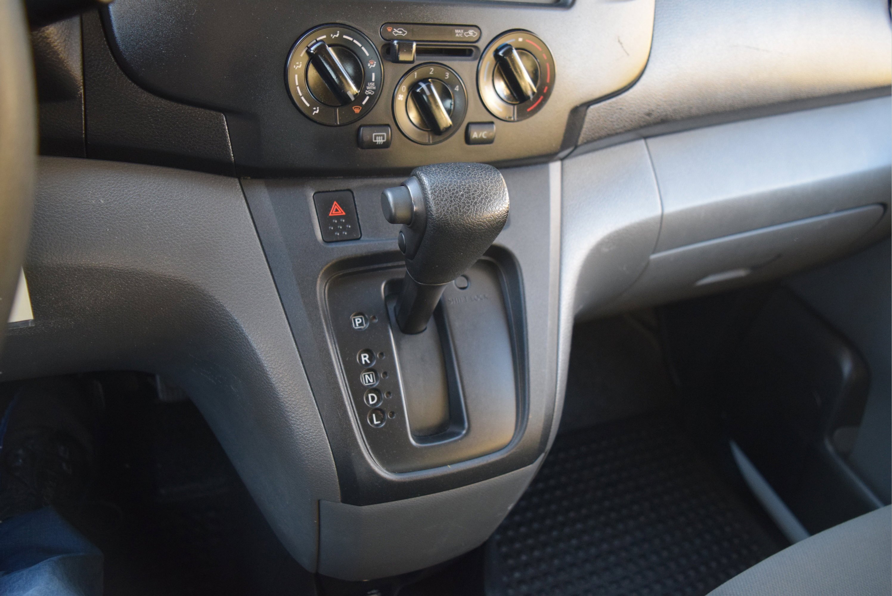 Used 2020 Nissan NV200 S w/ Back Door Glass Package image 13