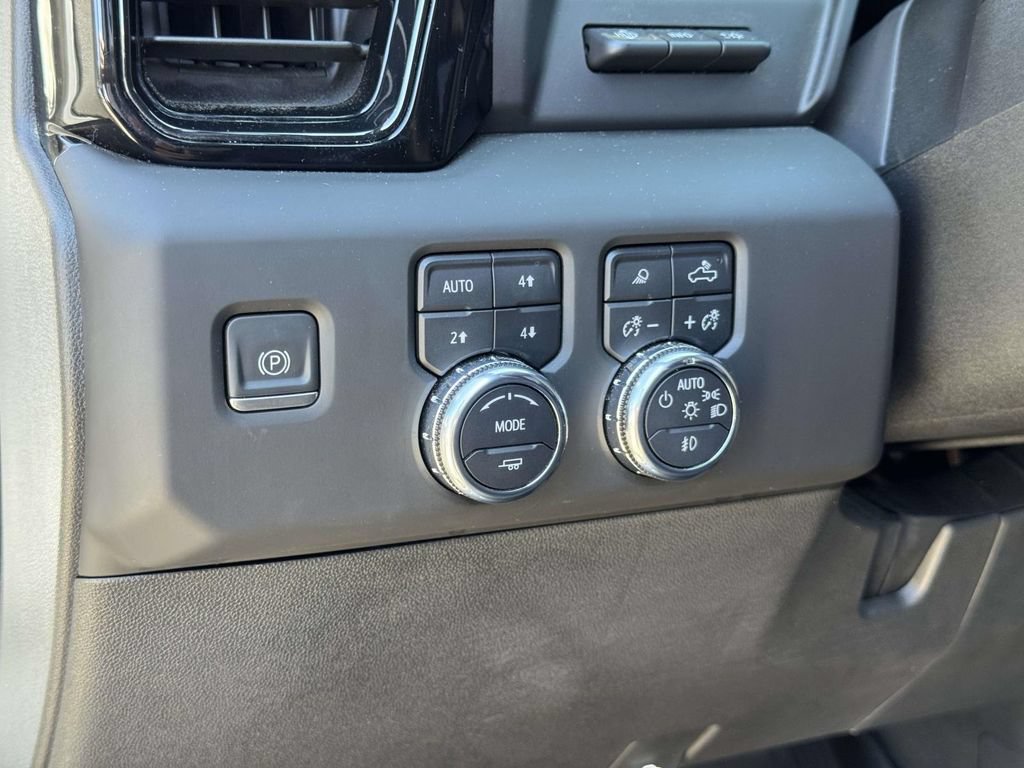 Used 2024 GMC Sierra 2500 AT4 w/ AT4 Premium Plus Package AWD/4WD image 10