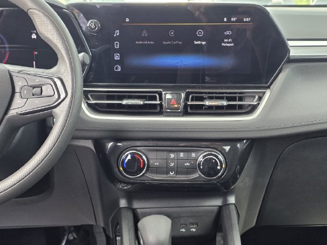 Used 2025 Chevrolet TrailBlazer LT AWD/4WD image 6