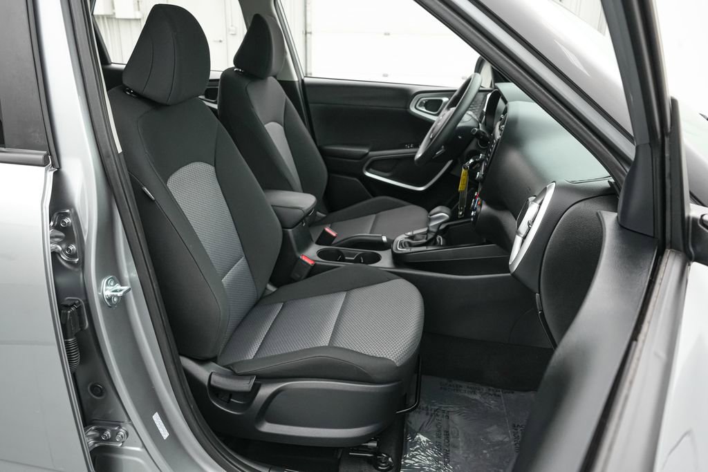 Used 2025 Kia Soul LX FWD image 21