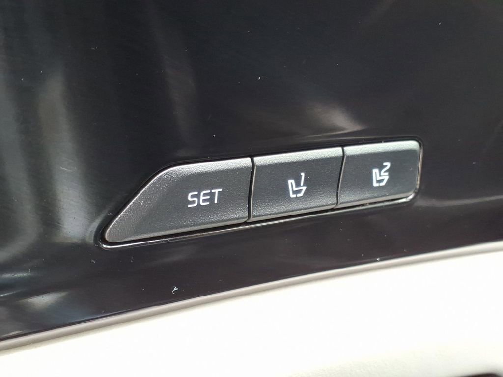 Used 2023 Kia Carnival SX Prestige FWD image 25