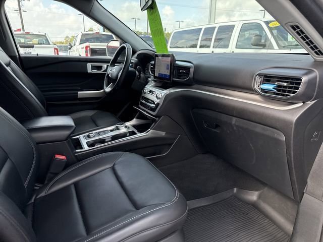 Certified 2022 Ford Explorer XLT w/ Equipment Group 202A image 11