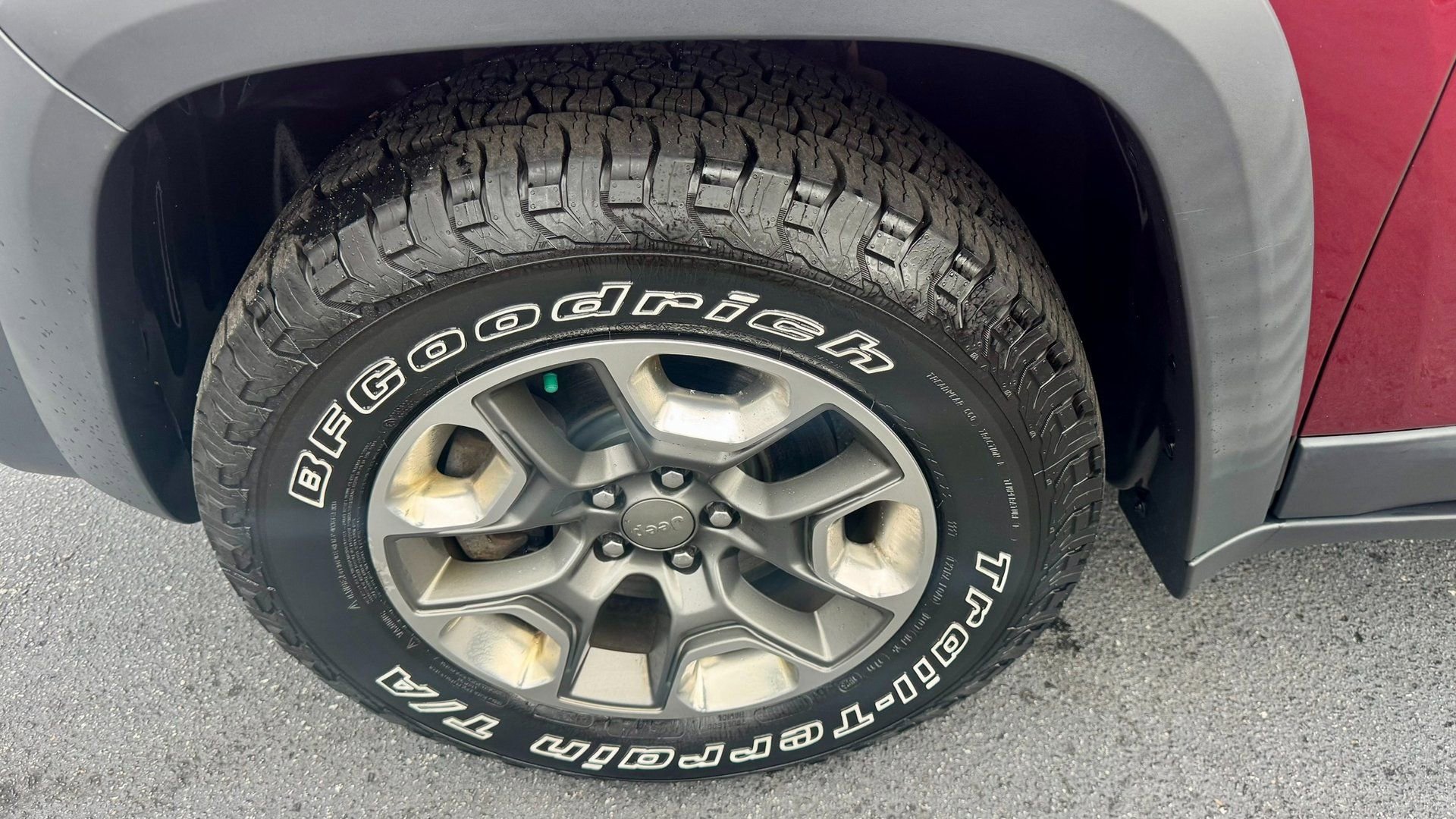 Used 2019 Jeep Cherokee Trailhawk w/ Cold Weather Group image 20