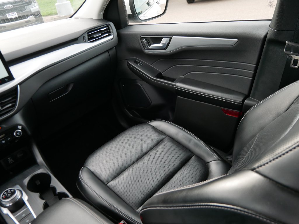 Certified 2024 Ford Escape Platinum AWD/4WD image 17