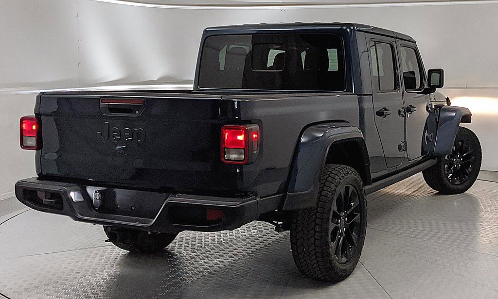Used 2025 Jeep Gladiator Sport image 3