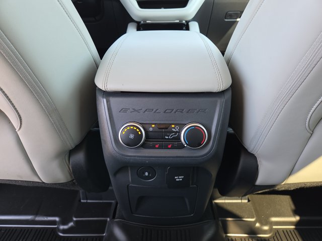 Certified 2025 Ford Explorer Platinum w/ LUX Leather Package AWD/4WD image 13