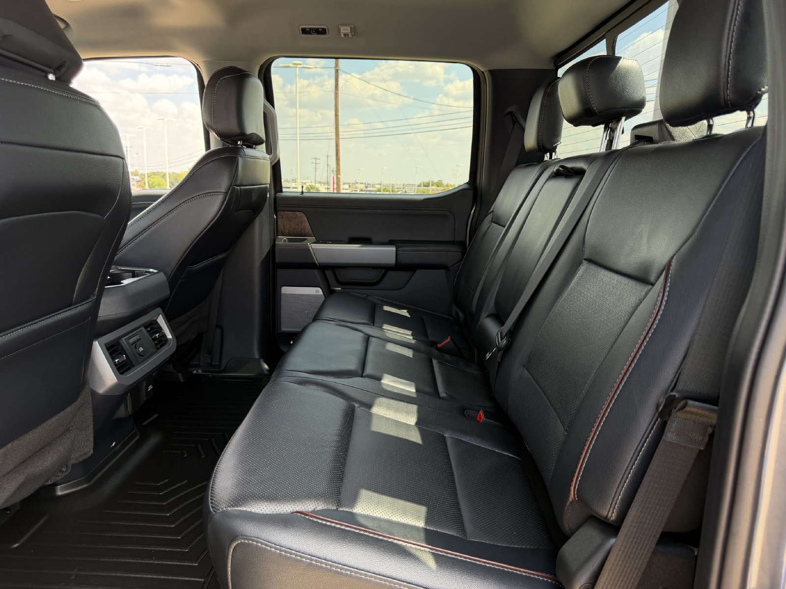 Certified 2024 Ford F250 Lariat w/ Lariat Ultimate Package AWD/4WD image 28