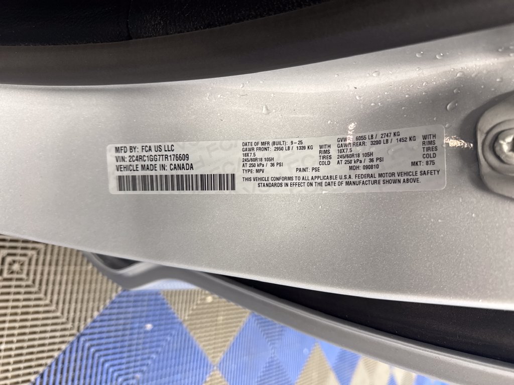 Used 2026 Chrysler Pacifica Limited FWD image 33