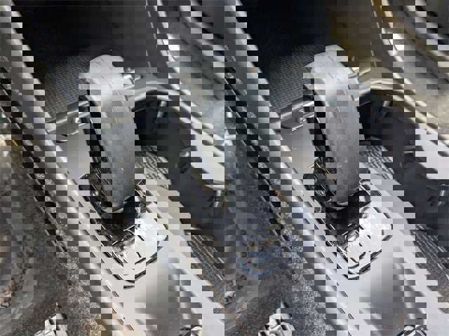 Used 2023 Volvo XC40 B5 Core image 15