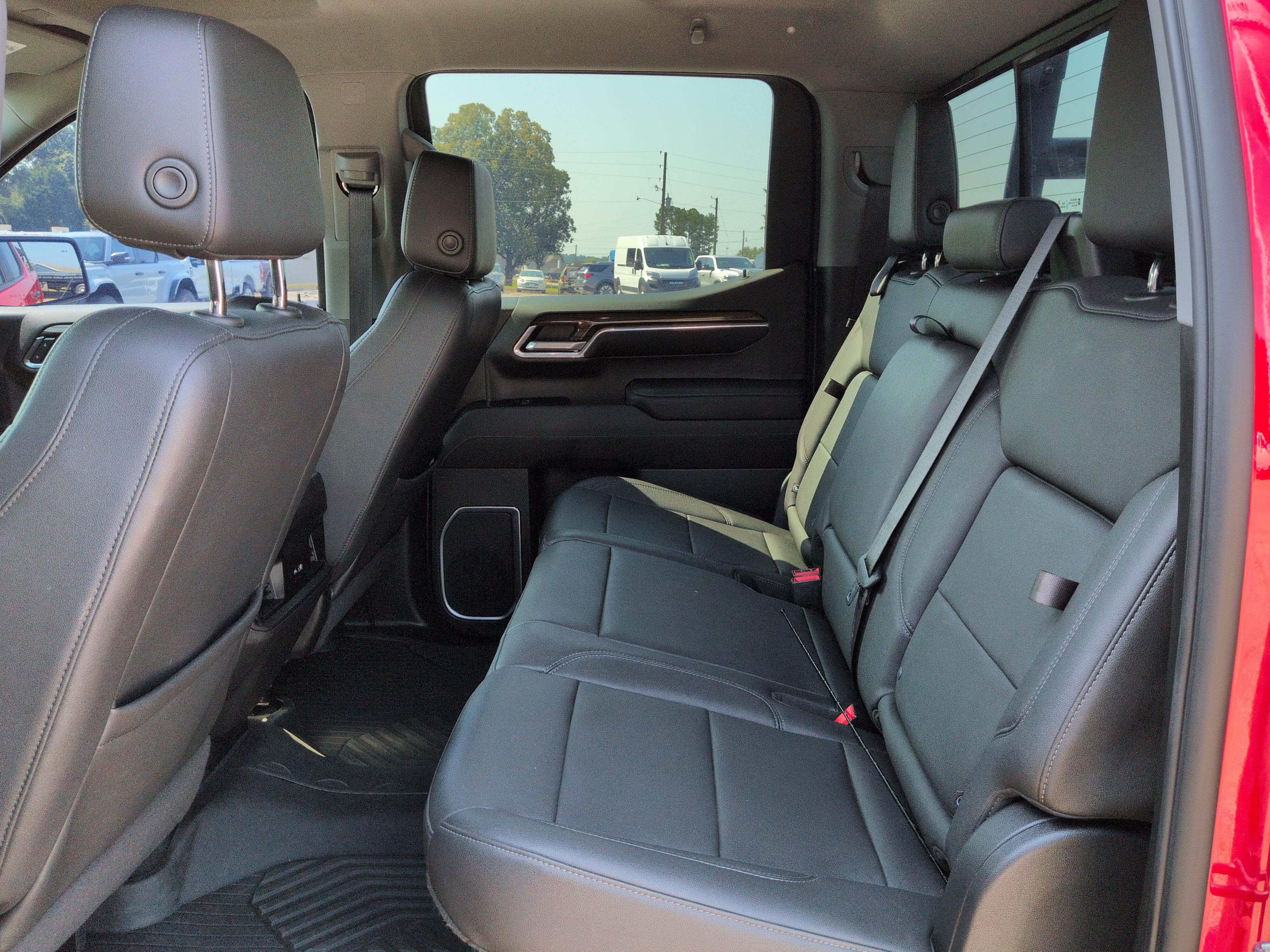 Used 2022 Chevrolet Silverado 1500 LT Trail Boss w/ LT Trail Boss Premium Package AWD/4WD image 12
