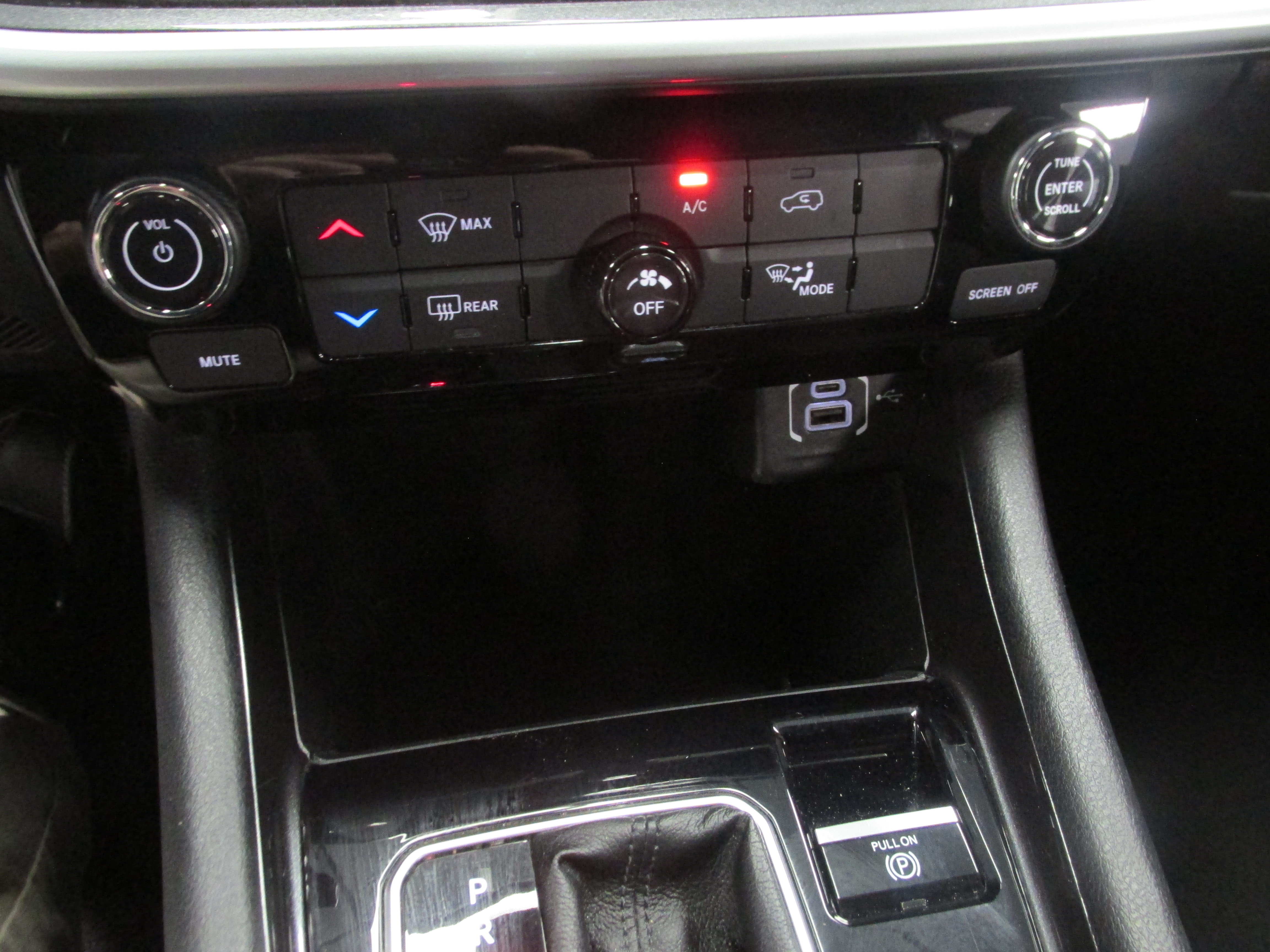 Used 2024 Jeep Compass Latitude AWD/4WD image 35
