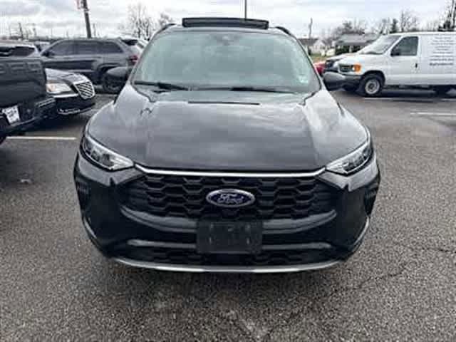 Certified 2023 Ford Escape ST-Line w/ Tech Pack #1 AWD/4WD image 2